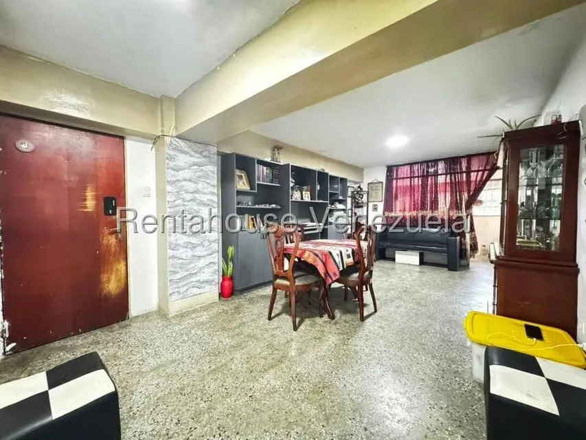 Apartamento (1 Nivel) en Venta en Caricuao, Distrito Metropolitano - 2