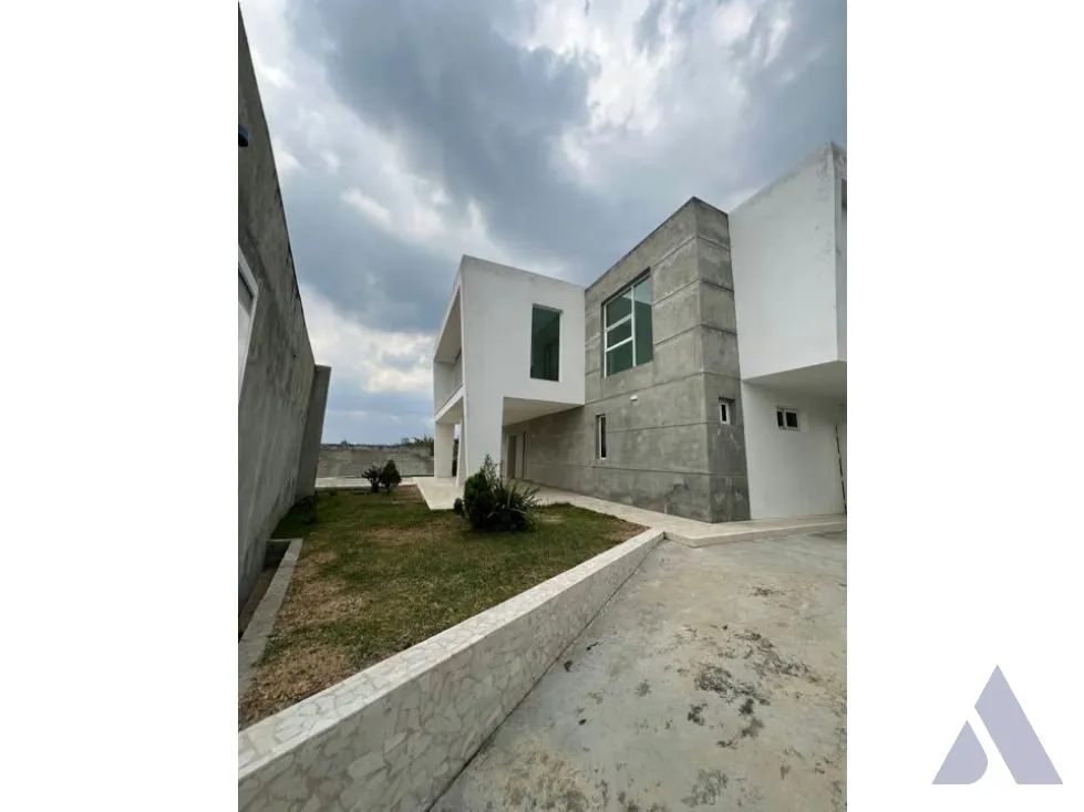 Vendo casa 650m2 San Antonio Parque El Retiro 0172