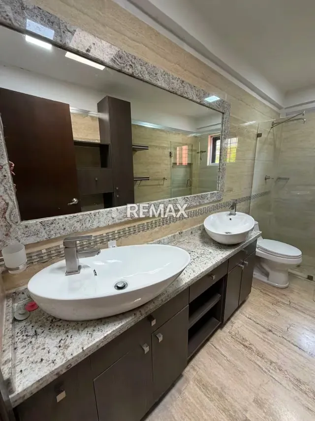 VENTA EXCLUSIVA, HERMOSA Y MODERNA CASA AMOBLADA EN LOMAS DEL COUNTRY - 16
