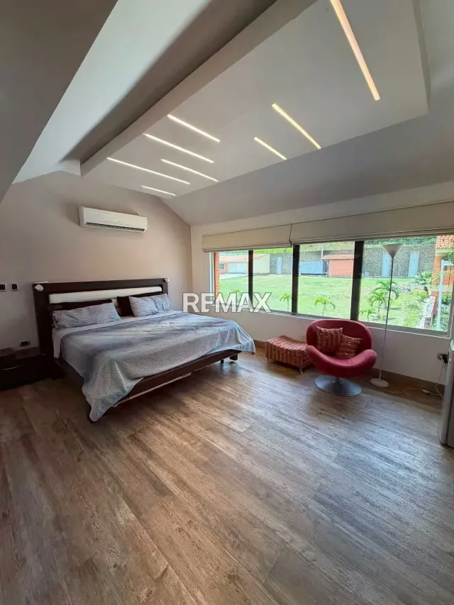 VENTA EXCLUSIVA, HERMOSA Y MODERNA CASA AMOBLADA EN LOMAS DEL COUNTRY - 18