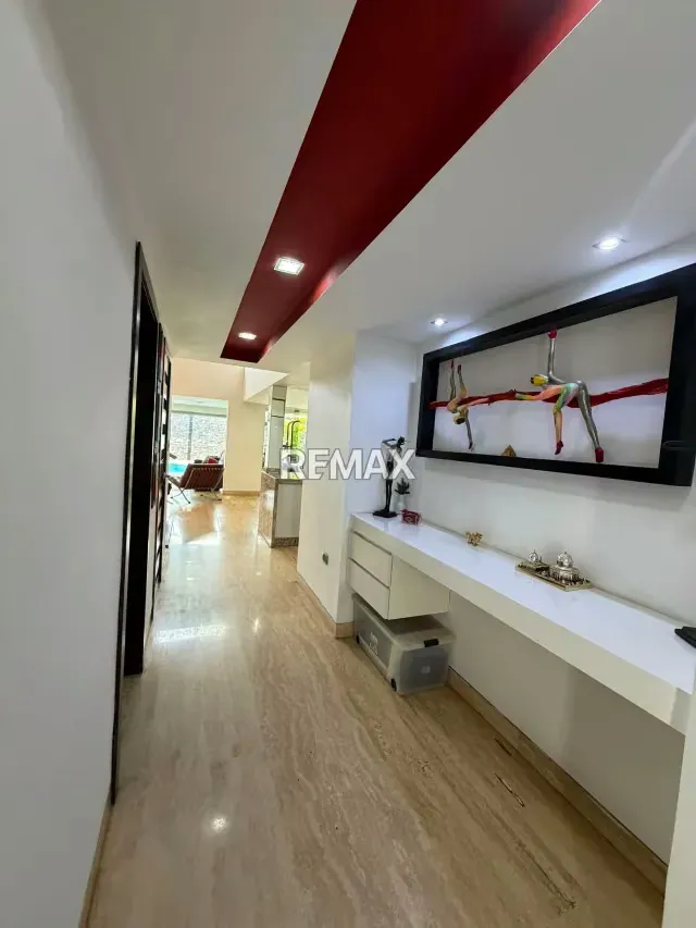 VENTA EXCLUSIVA, HERMOSA Y MODERNA CASA AMOBLADA EN LOMAS DEL COUNTRY - 3