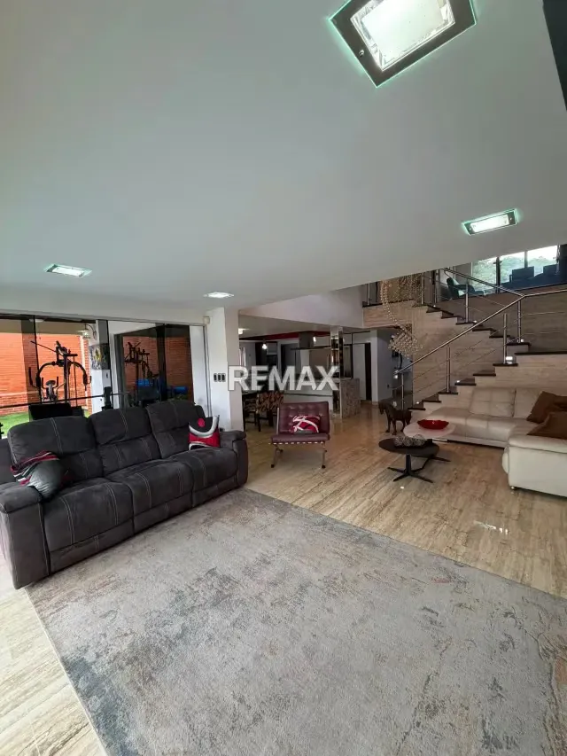 VENTA EXCLUSIVA, HERMOSA Y MODERNA CASA AMOBLADA EN LOMAS DEL COUNTRY - 5