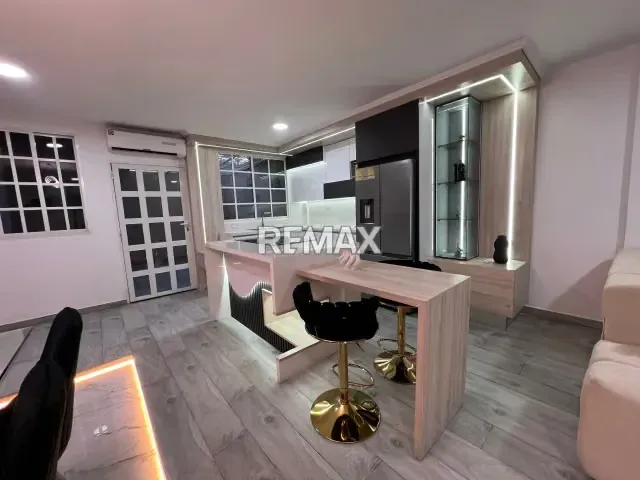 Se vende town house en la Urbanizacion Villas Maritinique Lecheria - 3