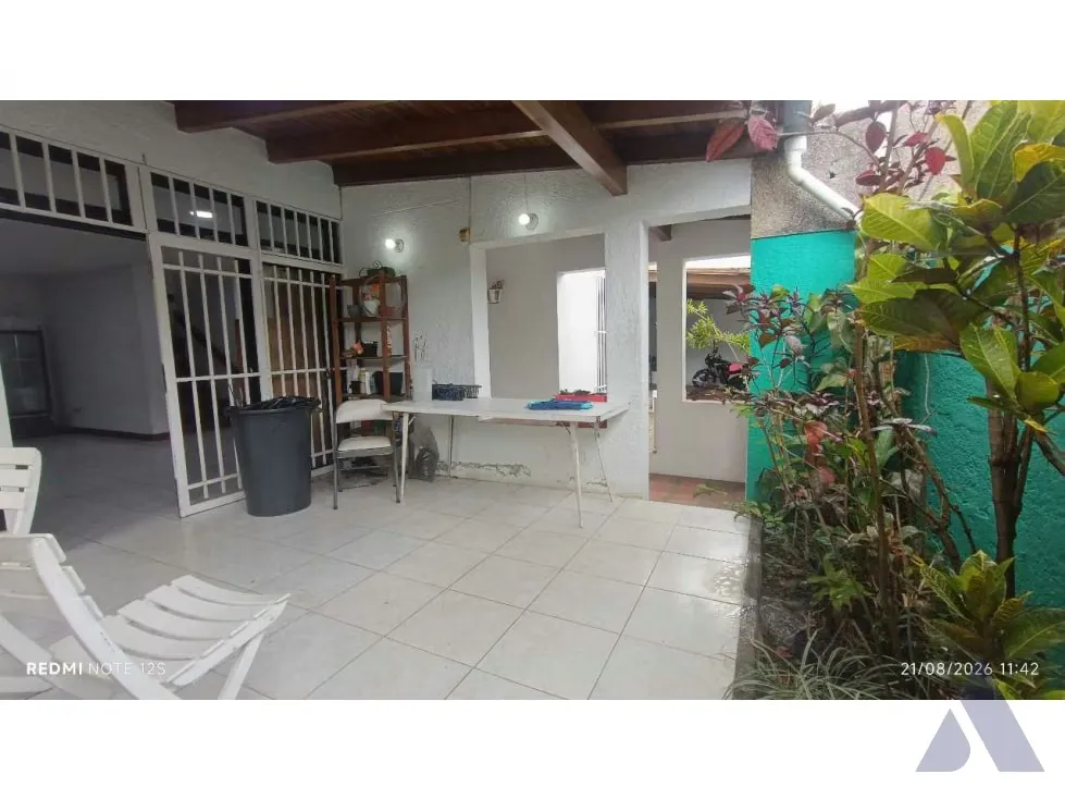 Vendo casa en calle cerrada 259m2 Alto Prado 7699 - 12