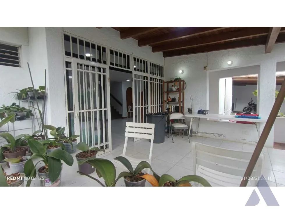 Vendo casa en calle cerrada 259m2 Alto Prado 7699 - 7