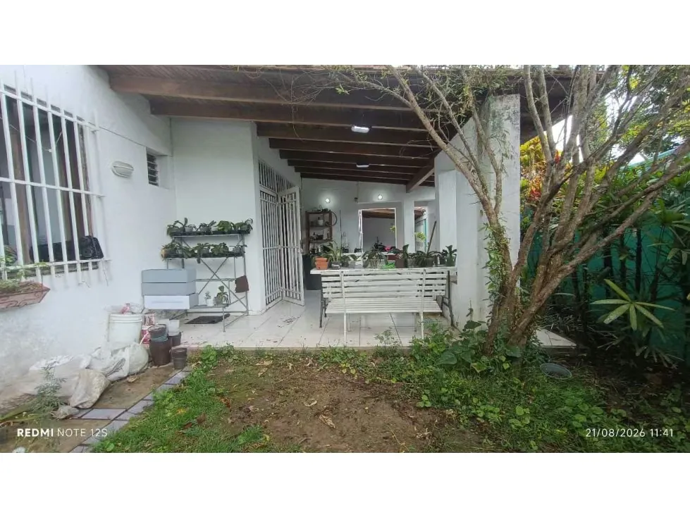 Vendo casa en calle cerrada 259m2 Alto Prado 7699 - 8