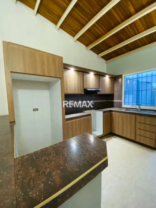 Excelente Oportunidad en Venta, Bella Casa Urb. Vista Verde - 14