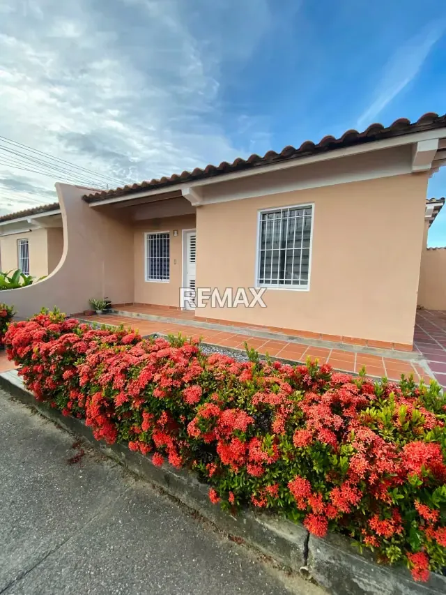 Excelente Oportunidad en Venta, Bella Casa Urb. Vista Verde - 2