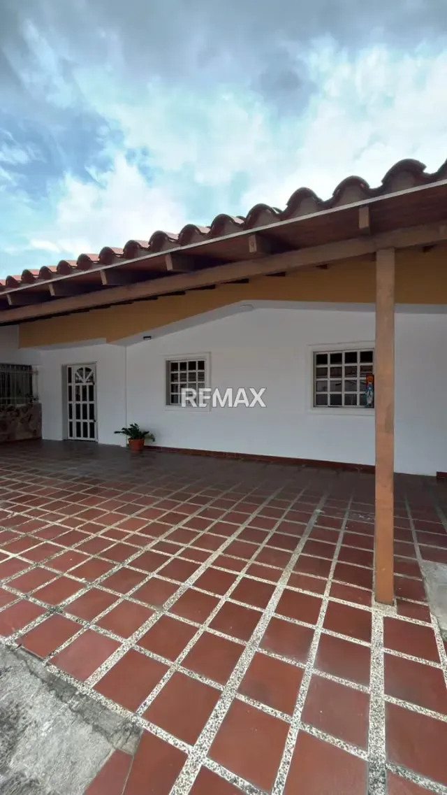 SE VENDE CASA EN URB CORINSA CAGUA