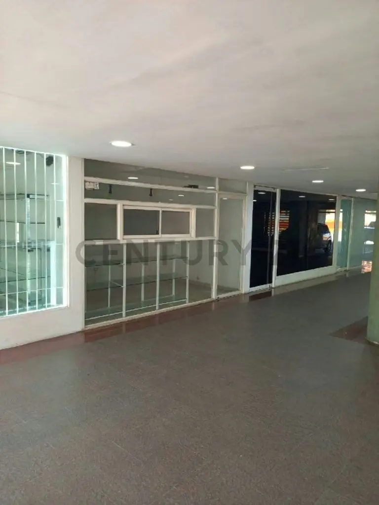 Local Comercial en alquiler en Lechería. C.C Aventura Plaza