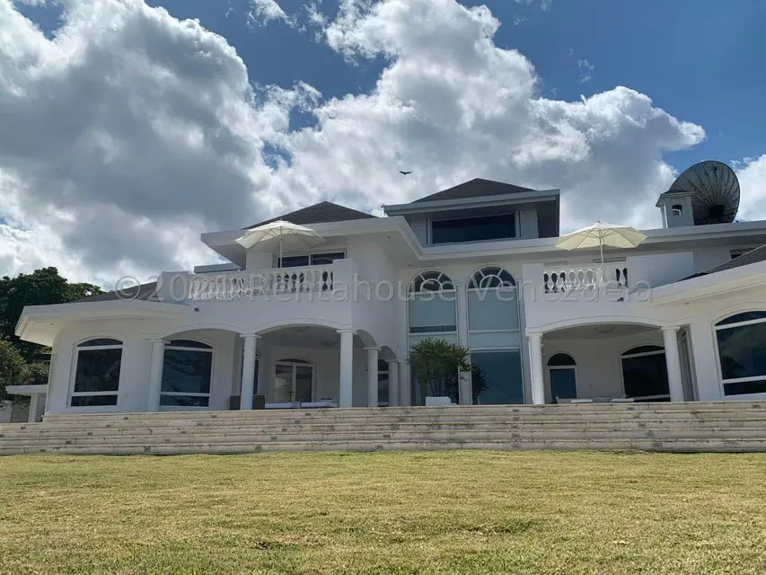Casa (Multipes Niveles) en Venta en La Lagunita Country Club, Distrito Metropolitano - 2