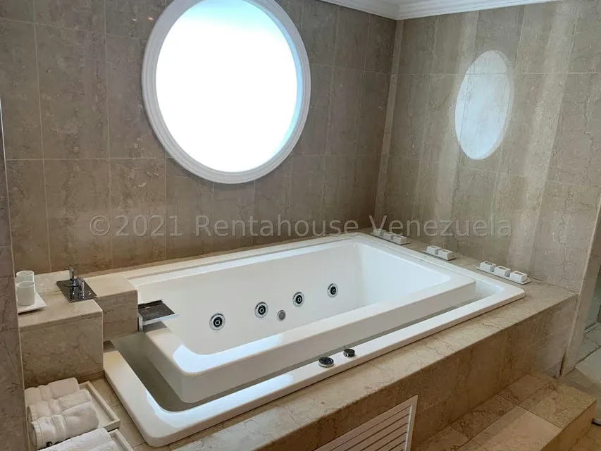 Casa (Multipes Niveles) en Venta en La Lagunita Country Club, Distrito Metropolitano - 24