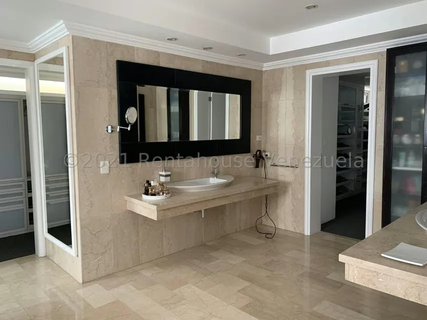Casa (Multipes Niveles) en Venta en La Lagunita Country Club, Distrito Metropolitano - 27