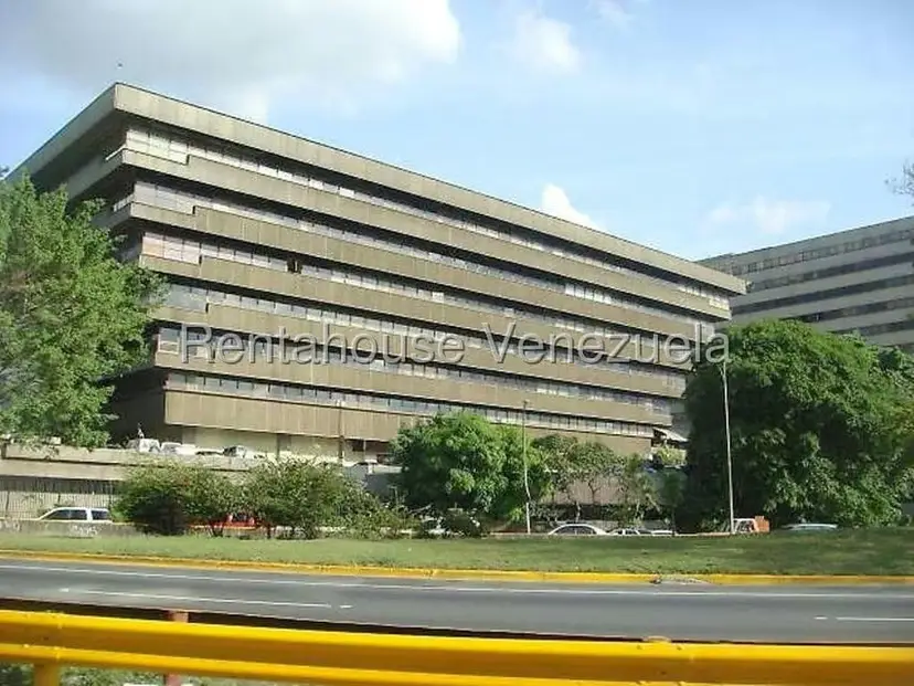 Apartamento (1 Nivel) en Alquiler en Chuao, Distrito Metropolitano