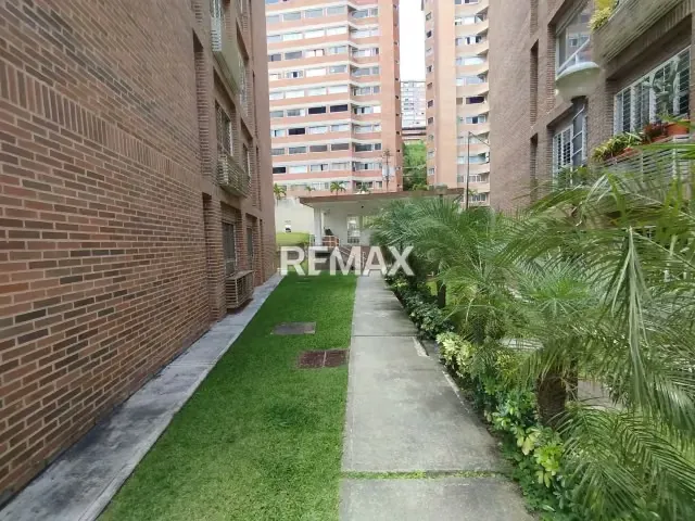 Venta de Acogedor de Apartamento en la Urbanización Miravila Parque Caiza - 2
