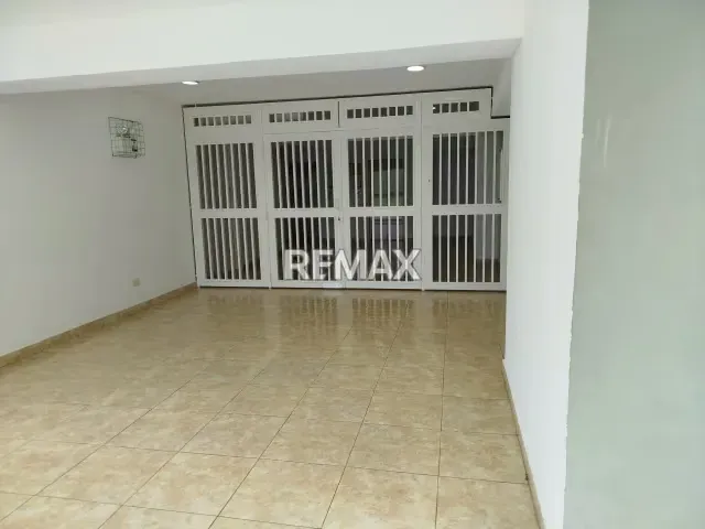 Venta de Acogedor de Apartamento en la Urbanización Miravila Parque Caiza - 3