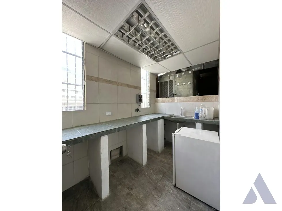 Vendo local/centro medico 112m2 El Marques 1728 - 6