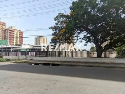 Se presenta en Venta Terreno con una inigualable oportunidad de Inversión y Desarrollo en Calle 67 Cecilio Acosta con Av 8 Santa Rita Maracaibo Zulia - 2