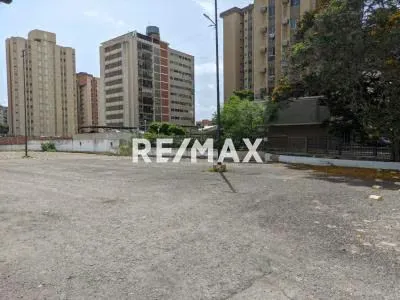 Se presenta en Venta Terreno con una inigualable oportunidad de Inversión y Desarrollo en Calle 67 Cecilio Acosta con Av 8 Santa Rita Maracaibo Zulia - 3