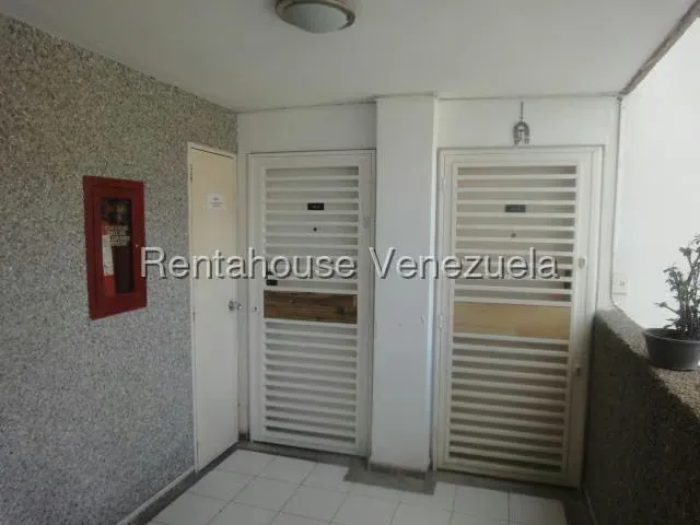 Apartamento (1 Nivel) en Alquiler en Macaracuay, Distrito Metropolitano - 2