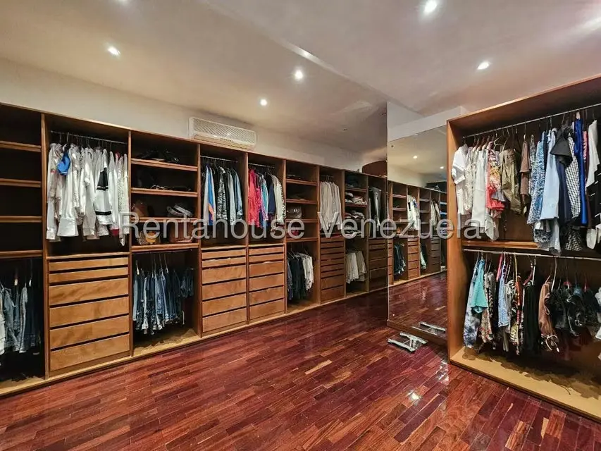 Casa (Duplex) en Venta en Prados del Este, Distrito Metropolitano - 23