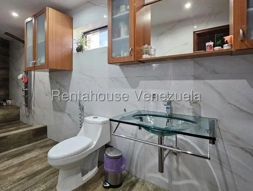 Casa (Duplex) en Venta en Prados del Este, Distrito Metropolitano - 25