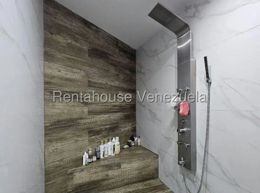 Casa (Duplex) en Venta en Prados del Este, Distrito Metropolitano - 26