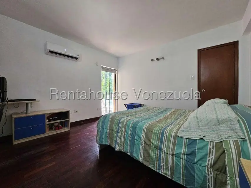 Casa (Duplex) en Venta en Prados del Este, Distrito Metropolitano - 32