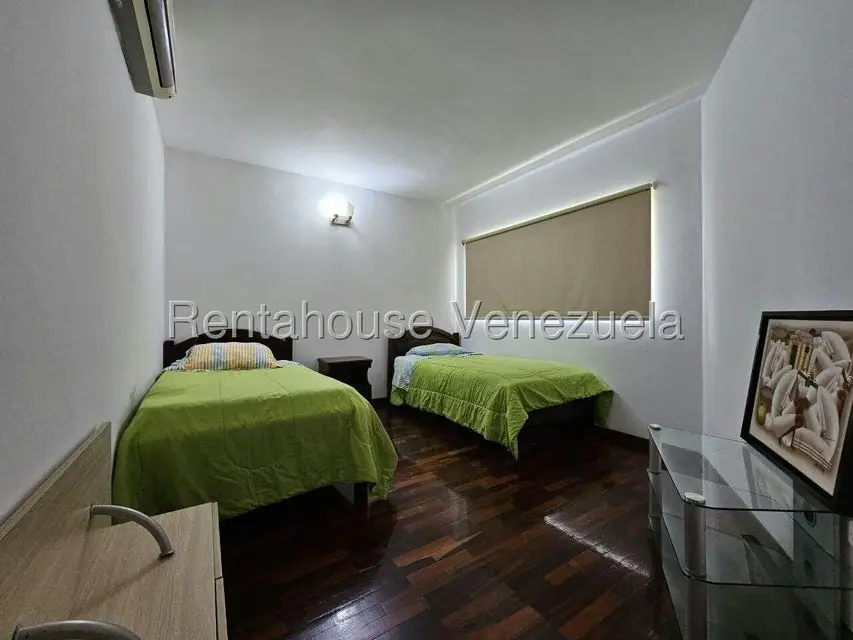 Casa (Duplex) en Venta en Prados del Este, Distrito Metropolitano - 34
