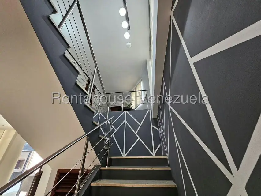 Casa (Duplex) en Venta en Prados del Este, Distrito Metropolitano - 39