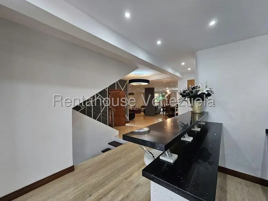 Casa (Duplex) en Venta en Prados del Este, Distrito Metropolitano - 42