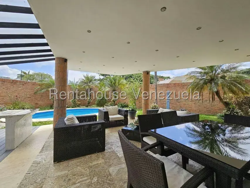 Casa (Duplex) en Venta en Prados del Este, Distrito Metropolitano - 46