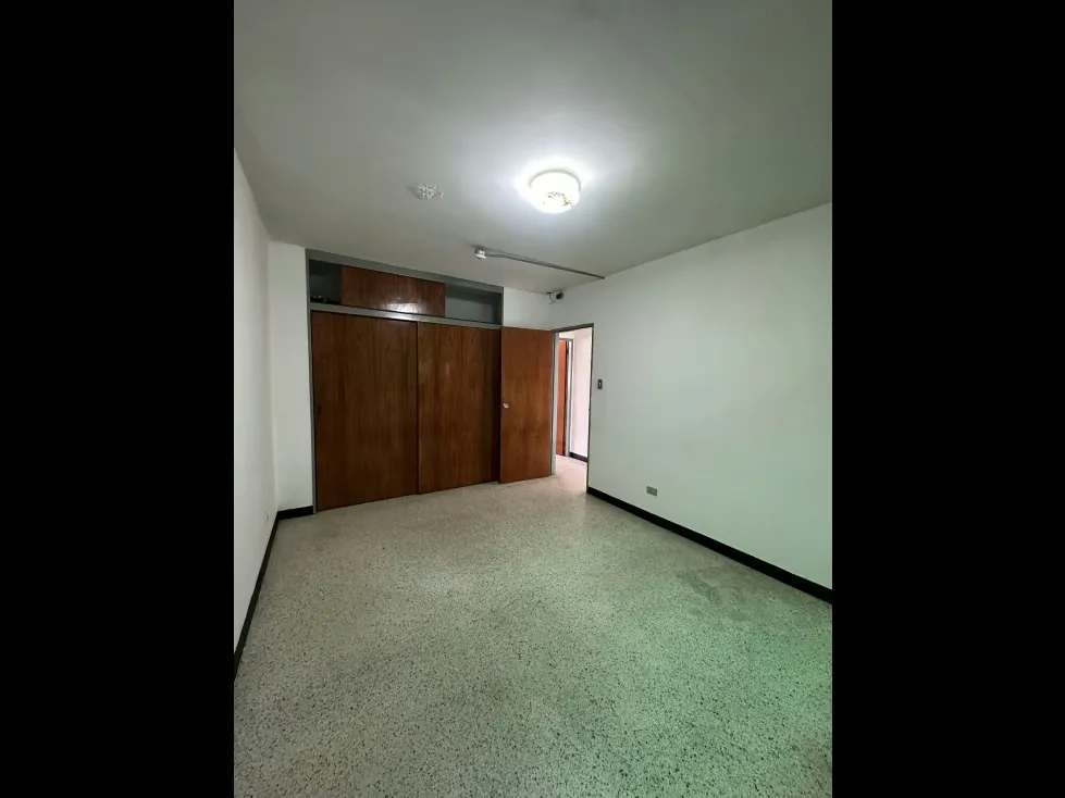 Local de 300m2 en alquiler en el Llanito