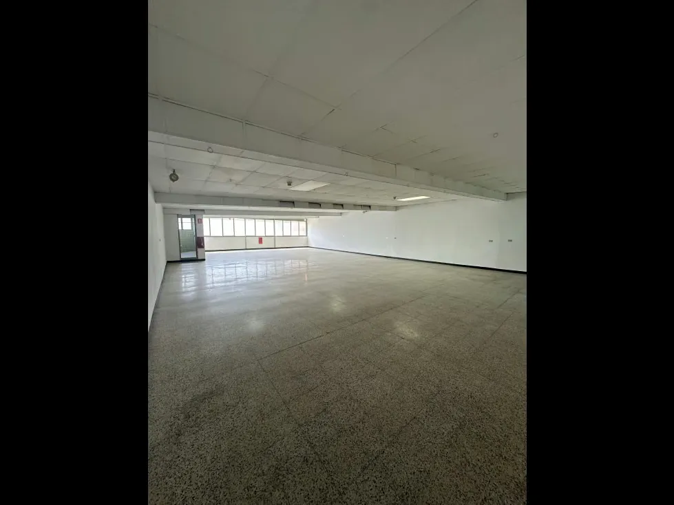 Local de 300m2 en alquiler en el Llanito - 2