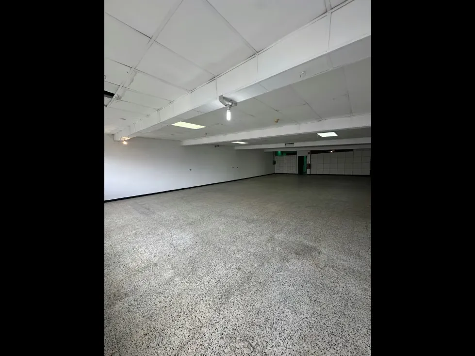 Local de 300m2 en alquiler en el Llanito - 5