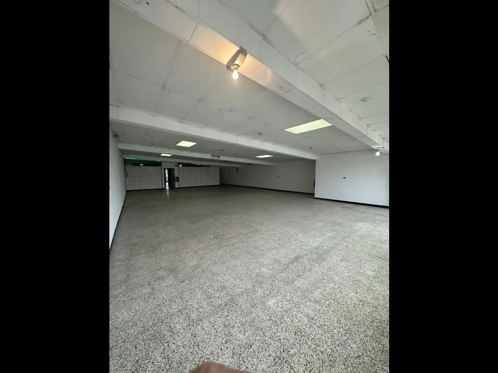 Local de 300m2 en alquiler en el Llanito - 7