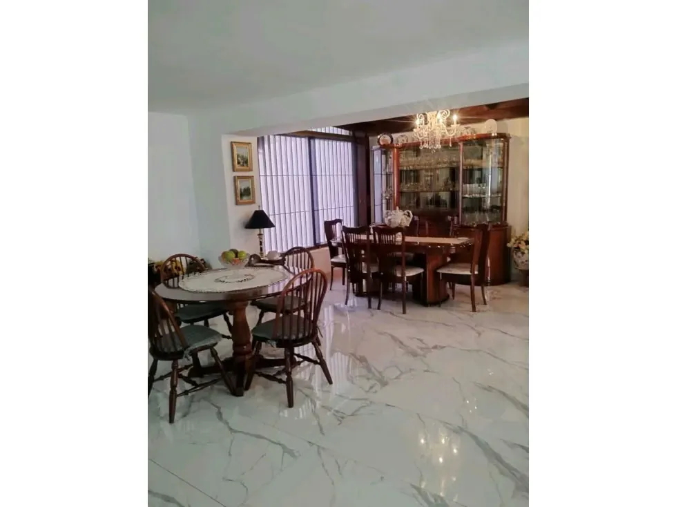 Se vende PB 270m2 Los Samanes 3188 - 3