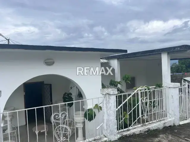 Oportunidad Unica CASA de 500 m² con doble acceso a la calle y capacidad de almacenamiento de agua es una joya, especialmente en una zona