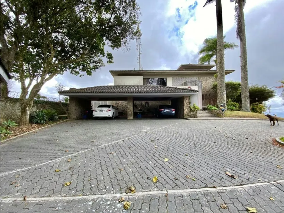 Se vende casa 4114m² 7h+2s/8b+2s/20e La Lagunita - 4