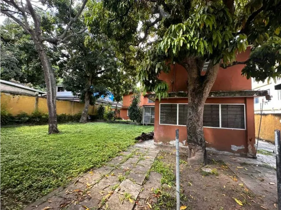 Se vende casa 850 M2. La Castellana