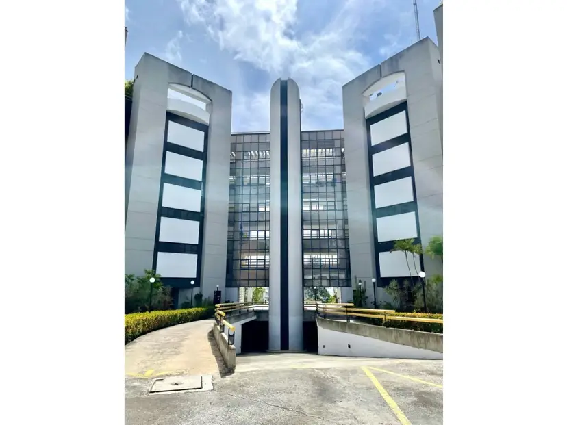 Alquilo apartamento en calle cerrada 385m2 Colinas del Tamanaco 4151
