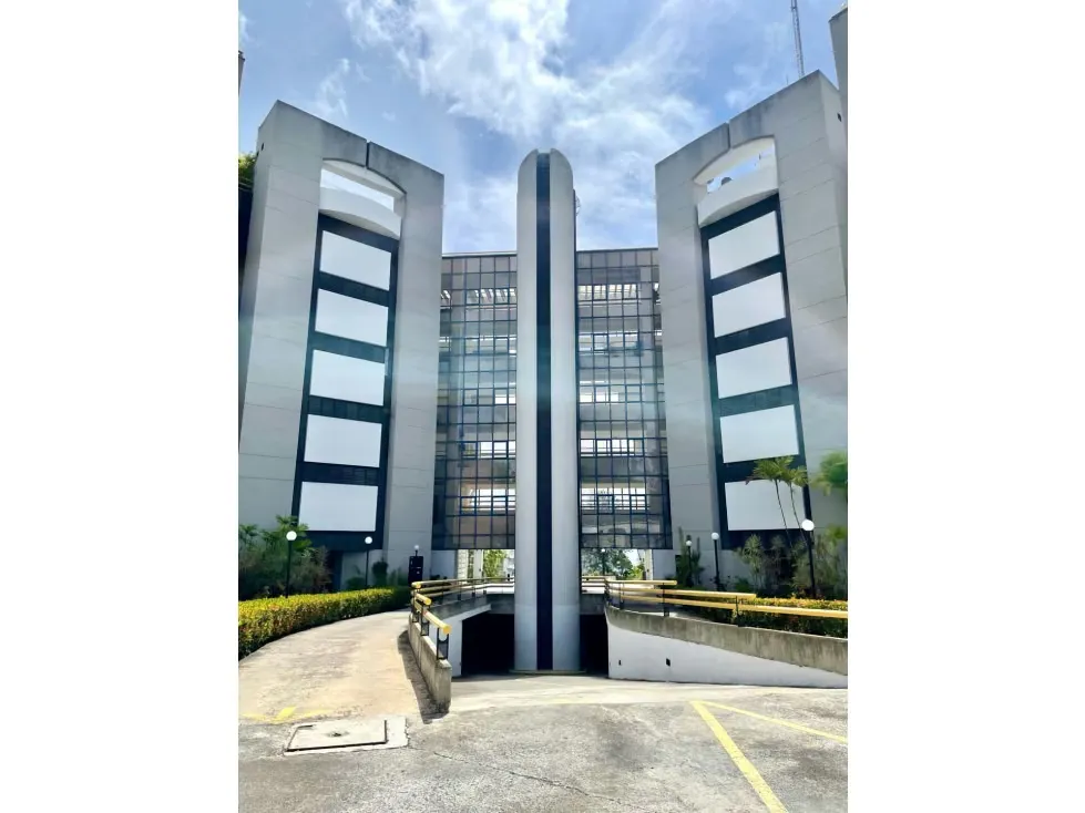 Alquilo apartamento en calle cerrada 385m2 Colinas del Tamanaco 4151