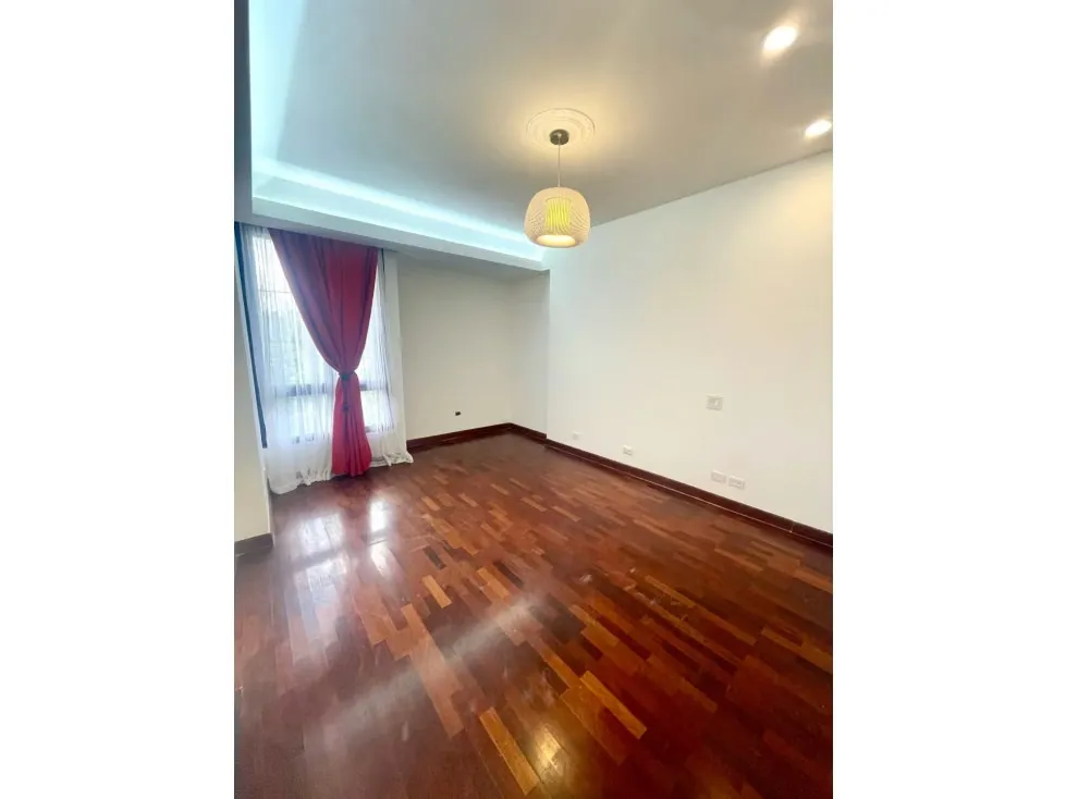 Alquilo apartamento en calle cerrada 385m2 Colinas del Tamanaco 4151 - 14