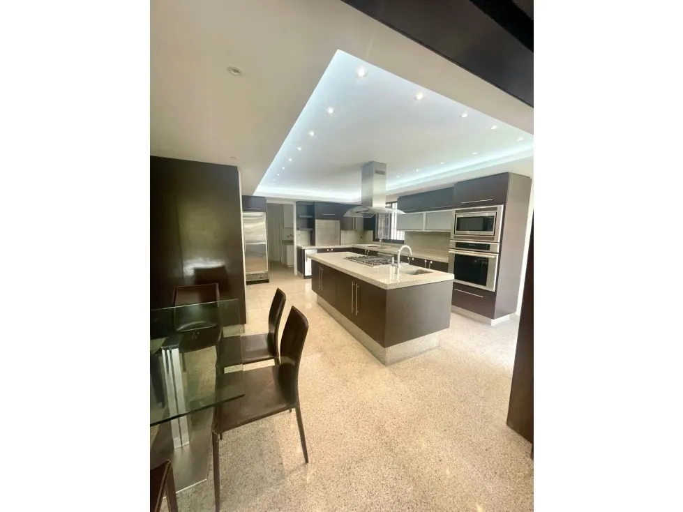 Alquilo apartamento en calle cerrada 385m2 Colinas del Tamanaco 4151 - 6