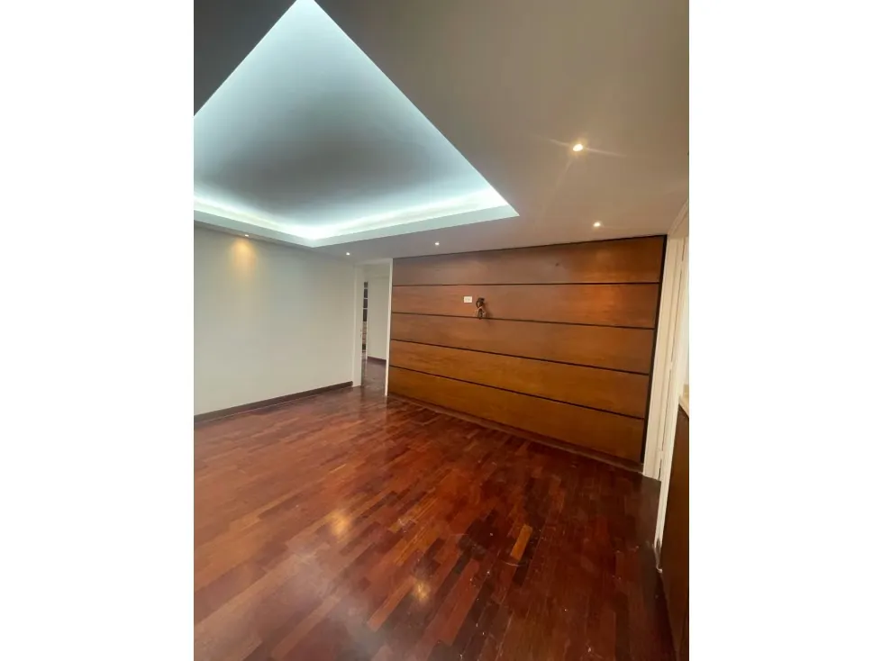 Alquilo apartamento en calle cerrada 385m2 Colinas del Tamanaco 4151 - 8