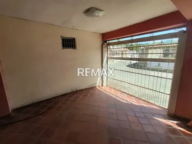 CASA EN VENTA URBANIZACION COLINAS DE SANTA BARBARA - 2