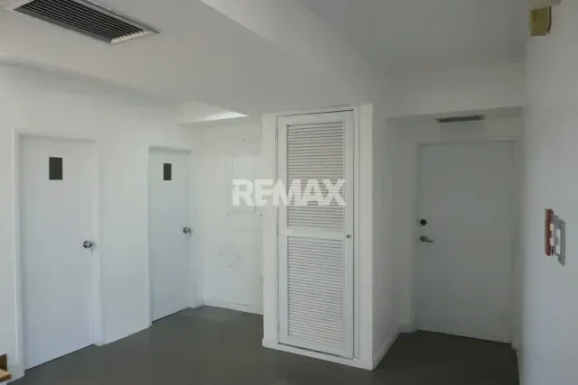 Se alquila local comercial en avenida fuerzas armadas - 3