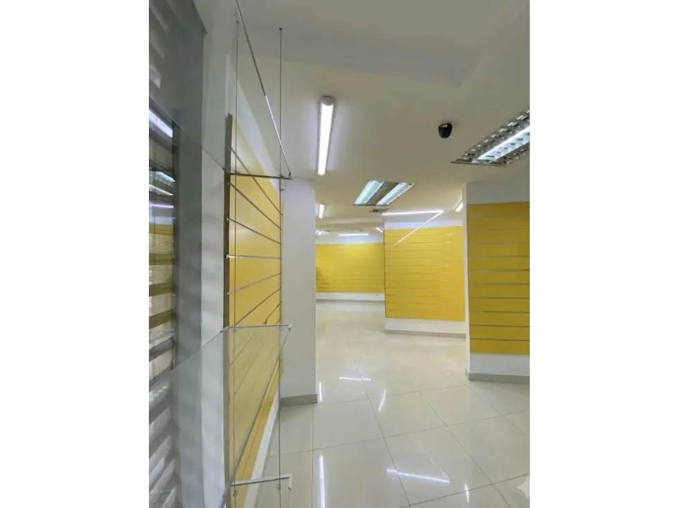 LOCAL EN VENTA 319 M2 - URB.CAMPO ALEGRE - 2