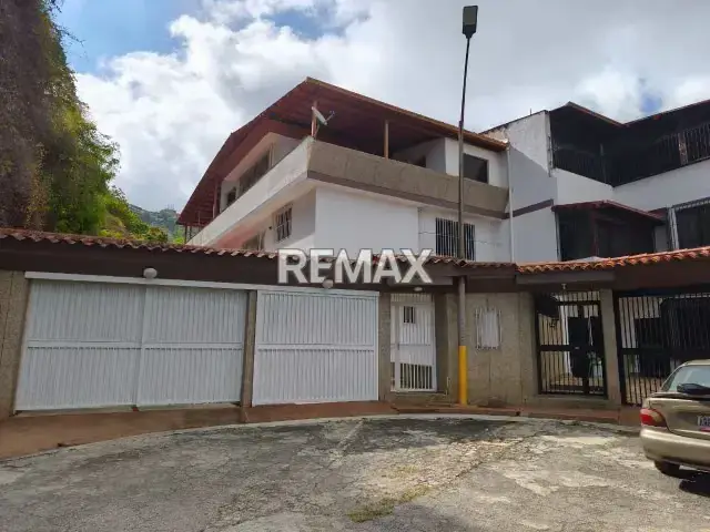 AMPLIA Y HERMOSA CASA EN VENTA EN COLINAS DE SANTA MÓNICA