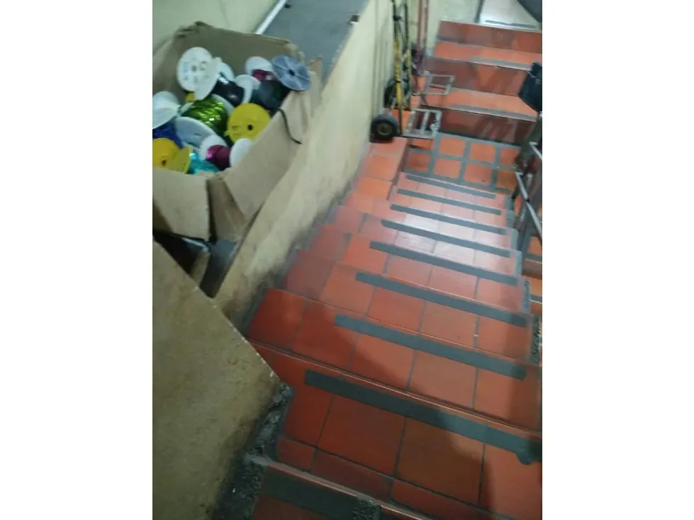 Vendo edificio comercial y residencial 360m2 Centro de Catia 9051 - 3